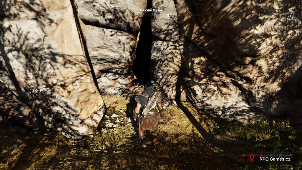 Blízky pohľad na puklinu pri Jaskyni Myson — vstup k Héfaistovej dielni v AC Odyssey
