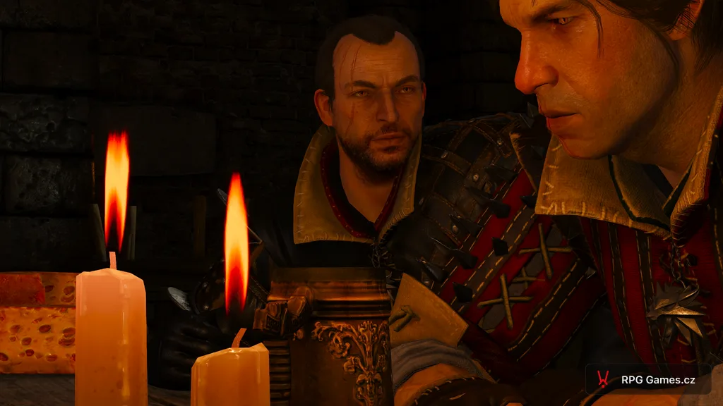 Lambert a Eskel u stolu se svíčkami a pitím v Kaer Morhen, Zaklínač 3