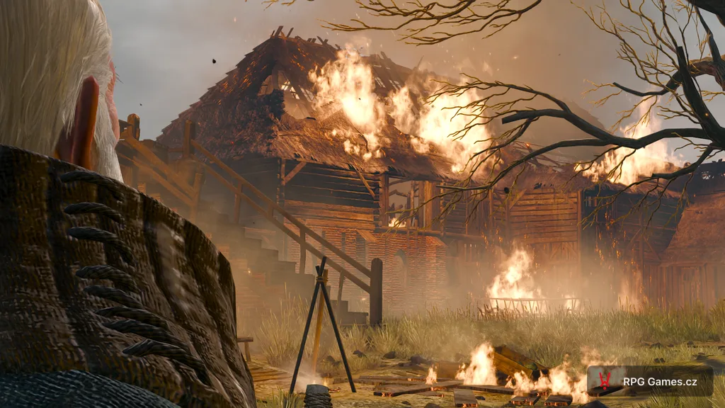 Geralt hledí na hořící stáje na nádvoří Vranohradu, Zaklínač 3