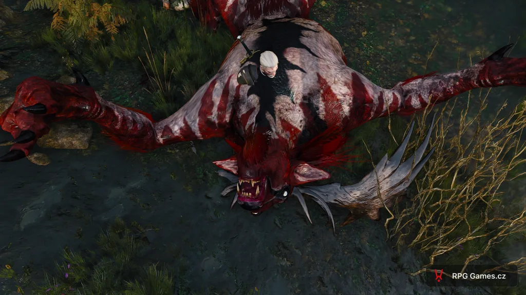 Padlý běs shora, Geralt stojí u masivního těla s parohy — Zaklínač 3