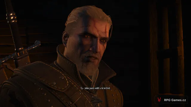 Close-up Geralta ve sklepě Corvo Bianco při dialogu v Zaklínači 3
