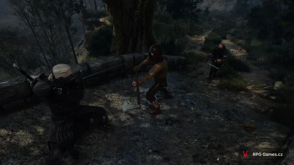 Geralt proti dvěma dezertérům na cestě — jeden se sekerou, druhý s mečem, Zaklínač 3