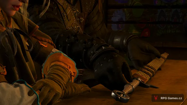 Stříbrný meč Zireael na stole mezi Geraltem a Ciri v hospodě, Zaklínač 3