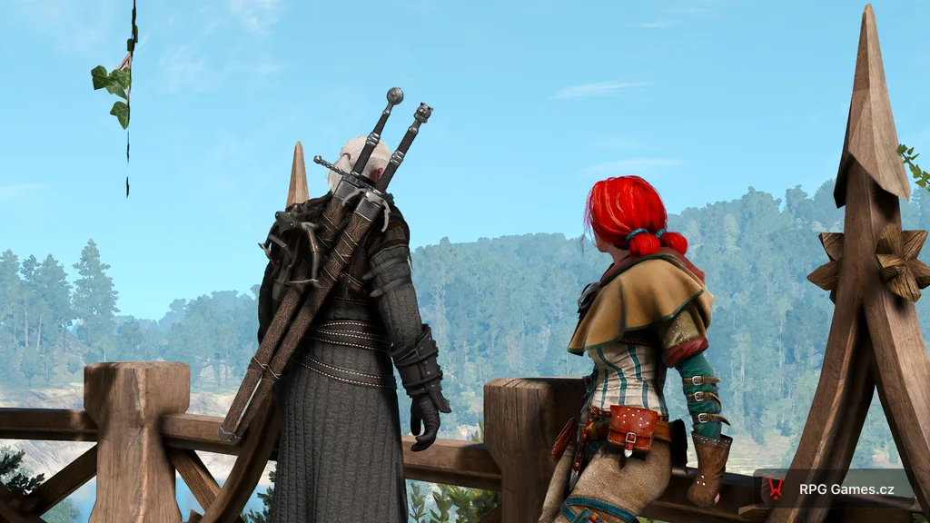Geralt a Triss stojí na terase a dívají se na lesnaté údolí, Zaklínač 3