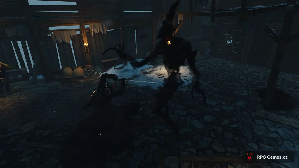 Geralt se stříbrným mečem proti hymovi v dřevěném domě u Svorlagu, Zaklínač 3