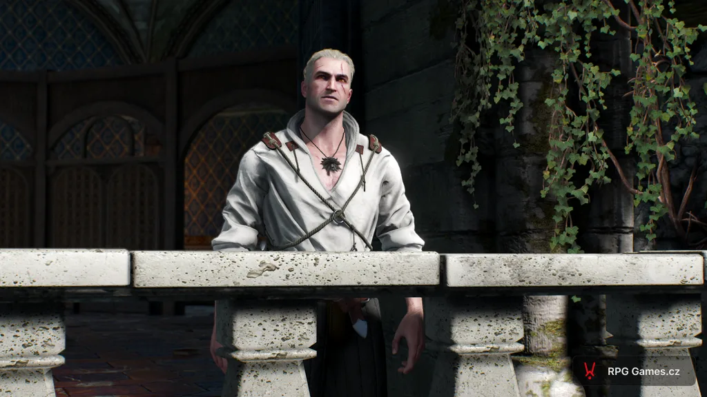 Geralt na balkonu Kaer Morhen zblízka — peřeje a údolí v pozadí, Zaklínač 3