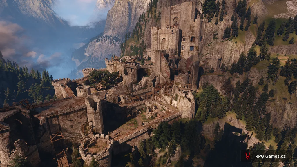 Pevnost Kaer Morhen na skalním útesu v horách, Zaklínač 3