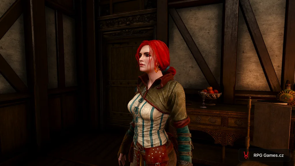 Triss Merigold v pokoji nahoře v Rozmarýnu a tymiánu s trojúhelníkovými náušnicemi, Zaklínač 3