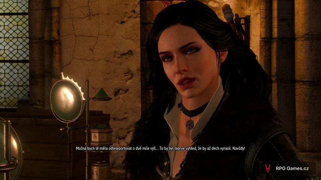 Yennefer u megaskopu v Kaer Morhen během questu Pod kůží, Zaklínač 3
