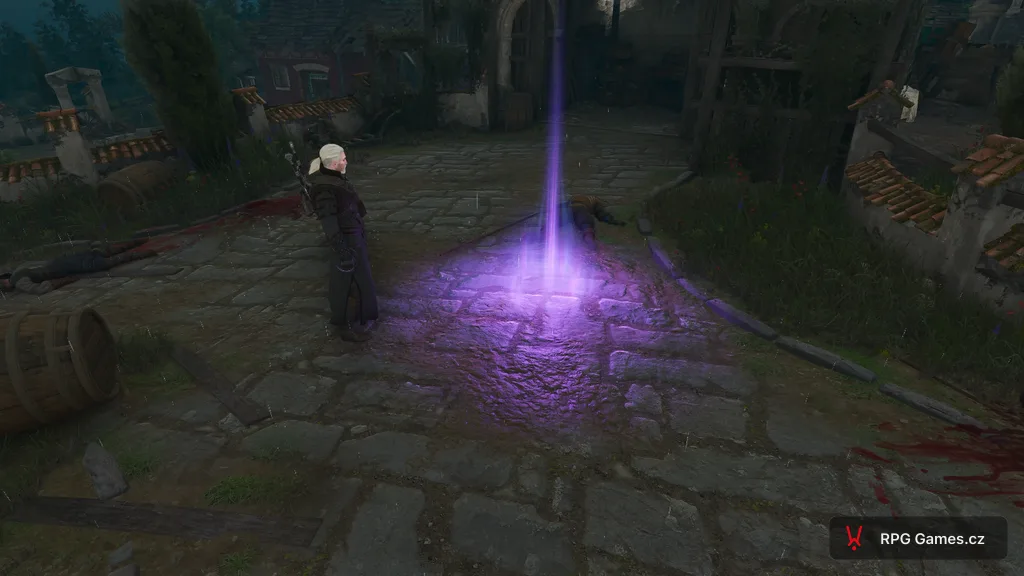 Fialová past Yrden na mokrém dláždění ve Velenu v Remasteru