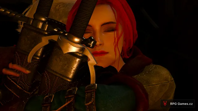 Triss objímá Geralta u mečů ve stanu před bitvou, Zaklínač 3