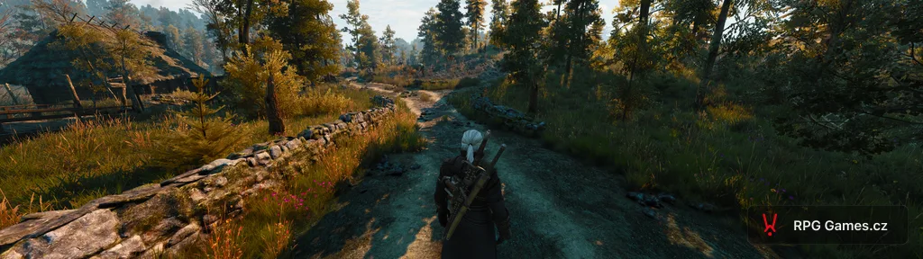 Geralt na cestě u chalupy v lese, Zaklínač 3 ultrawide