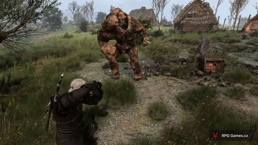 Geralt v bojovém postoji proti zemnímu elementálovi na cestě u chalupy, Zaklínač 3